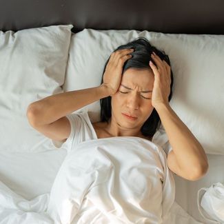 Болит голова после сна: что делать?