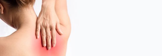 Біль під правою лопаткою ззаду – причина та лікування