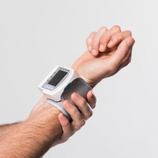 Рейтинг лучших тонометров на запястье 2025 в Украине