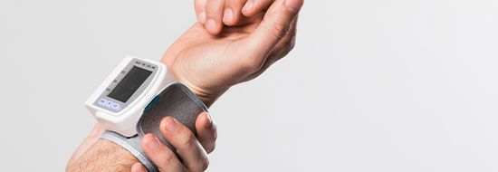 Рейтинг лучших тонометров на запястье 2025 в Украине